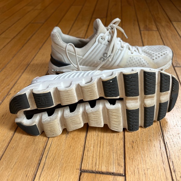 On cloud cloud swift white athletic shoes - Picture 2 of 5